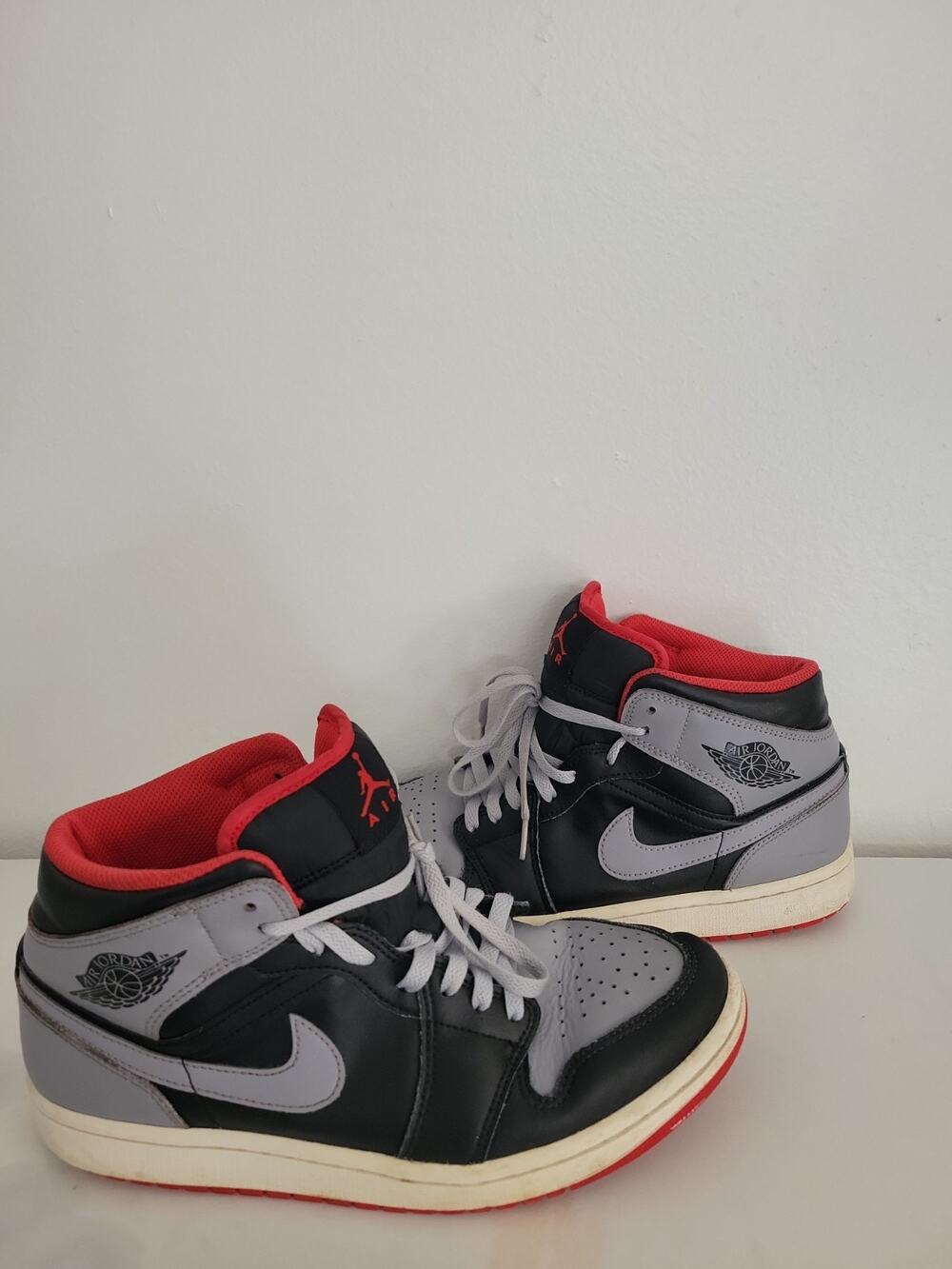 Jordan Air Jordan 1 Mid Men’s Colorblock Black Gray Red Mid-Top Lace-Up Sz 9.5
